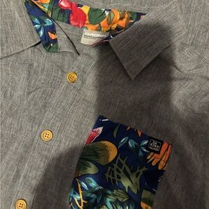 Dakine Men's Gray Short-Sleeve Shirt with Tropical Pocket